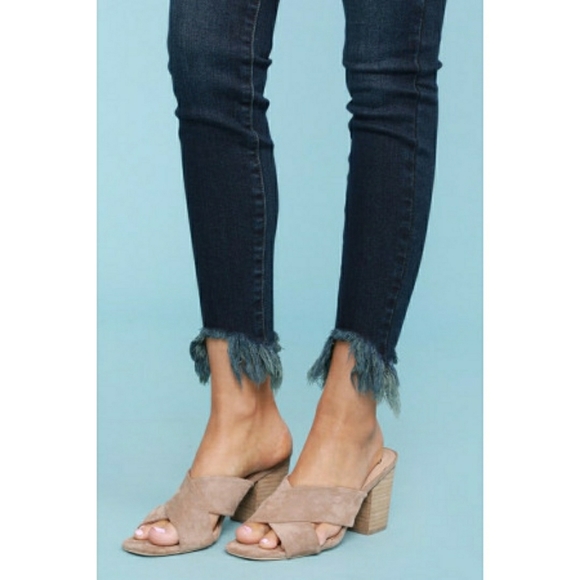 5  7 15 Dark Shark Bite High Rise Skinny - Picture 3 of 8